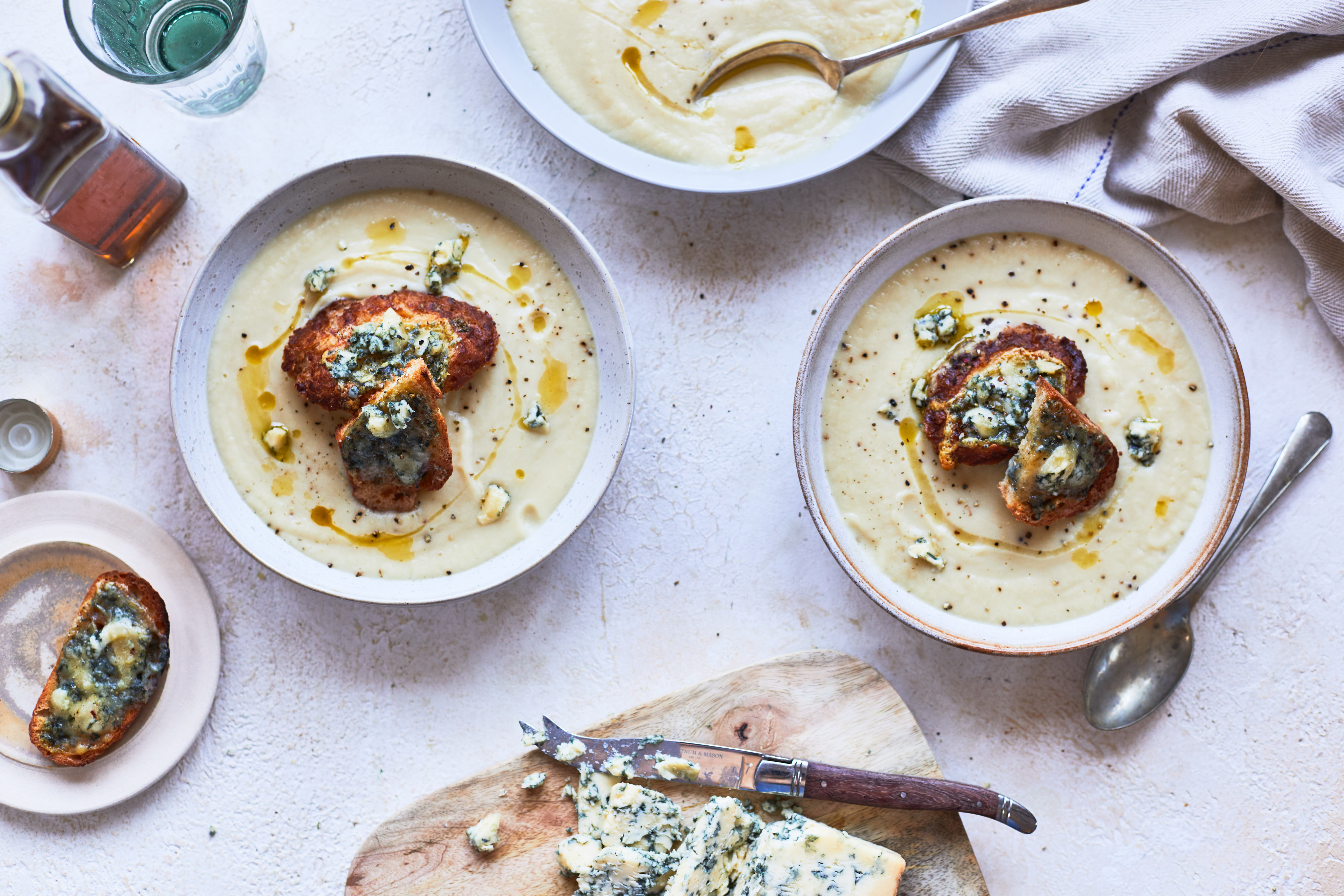 Cauliflower soup with Stilton croutons